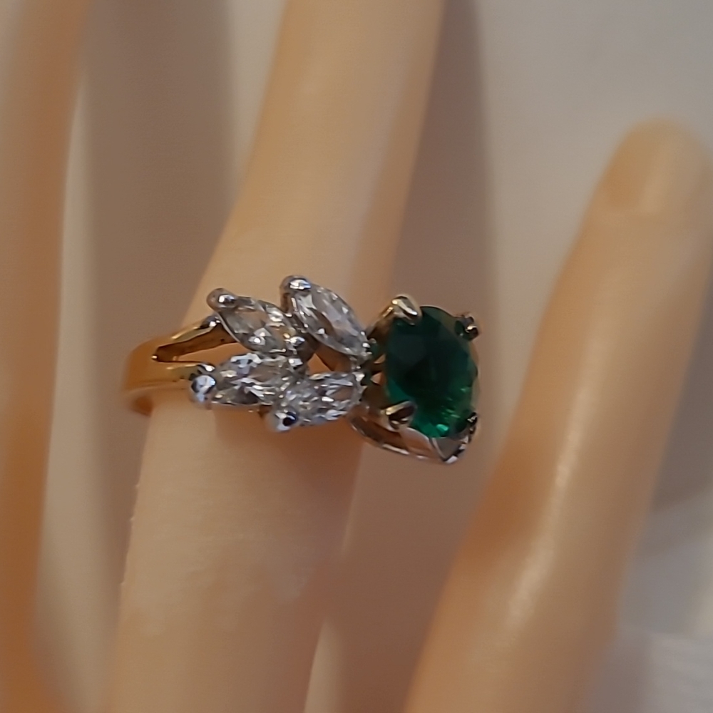 Simulated Emerald Ring - image 4